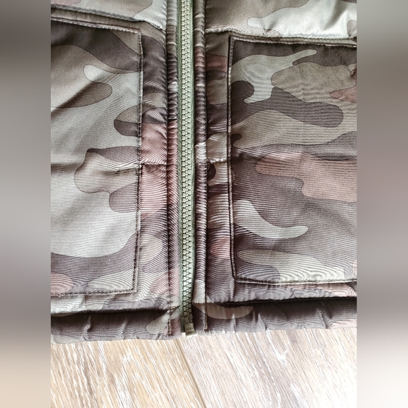 Carter's boys camoflauge puffer jacket with faux fur hood Size 2T - Picture 10 of 13
